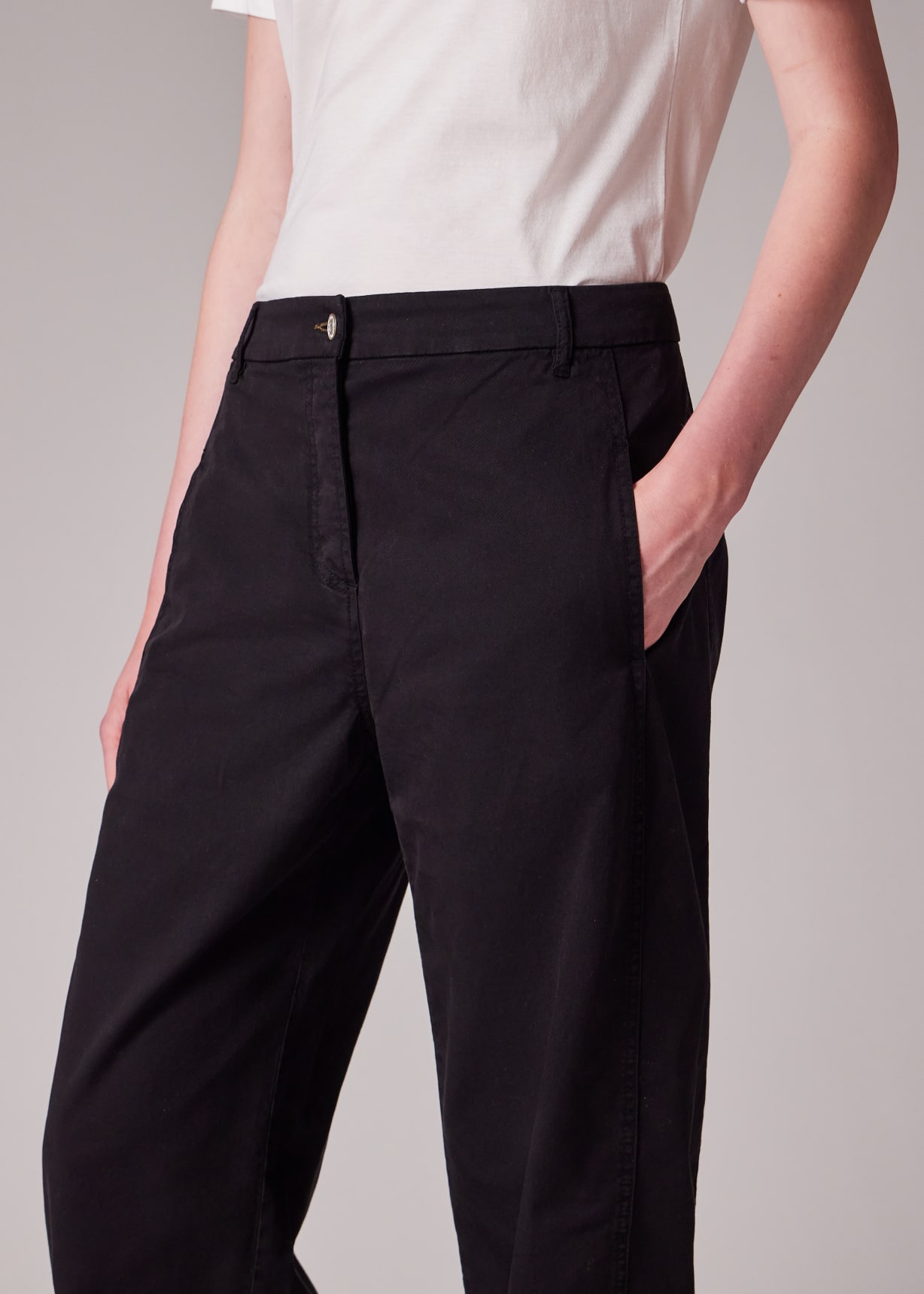 Women's Black Cotton-Blend Barrel Leg Trousers